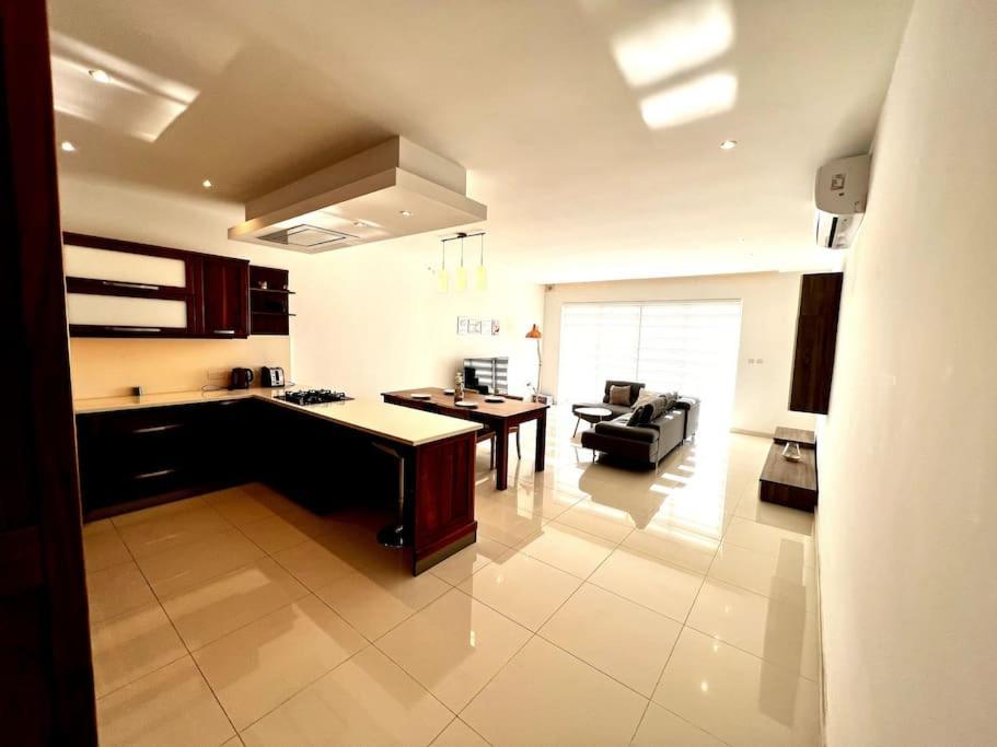 Viewline Seaview Modern 3 Bedroom Apartment マルサシュロック エクステリア 写真